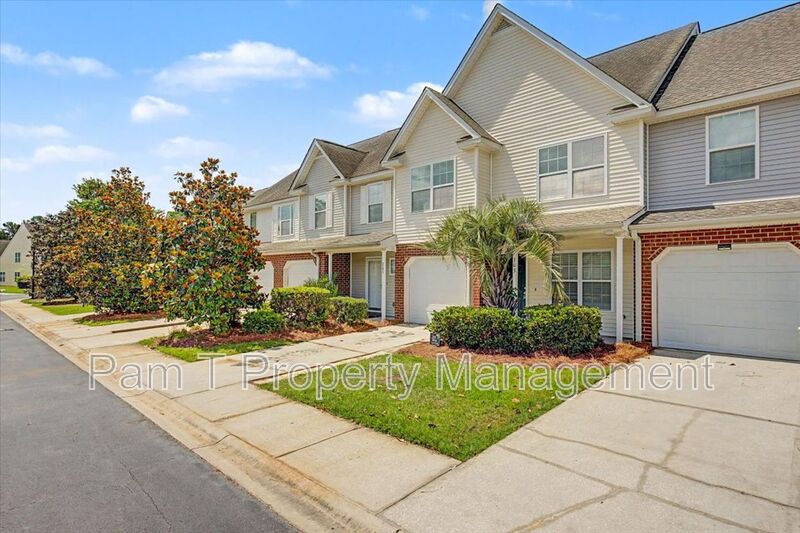 Pooler House: 303 Gallery Way