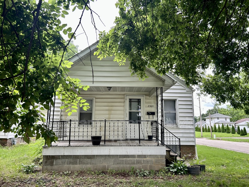 Springfield House: 2360 S 9th St