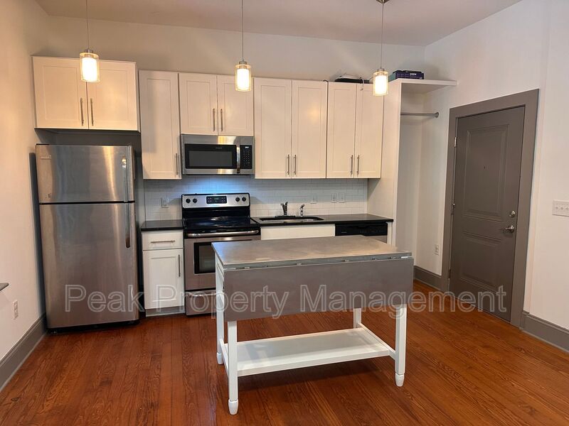 Richmond House: 116 N 3rd St