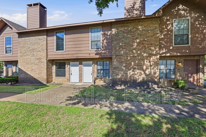 Garland Townhome: 2718 Wimbledon Court