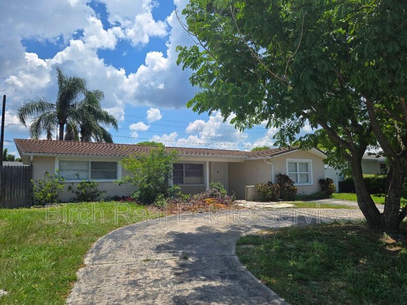 Holiday House: 3200 Peterborough Street