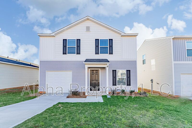 Greer House: 207 Long Grove Ln