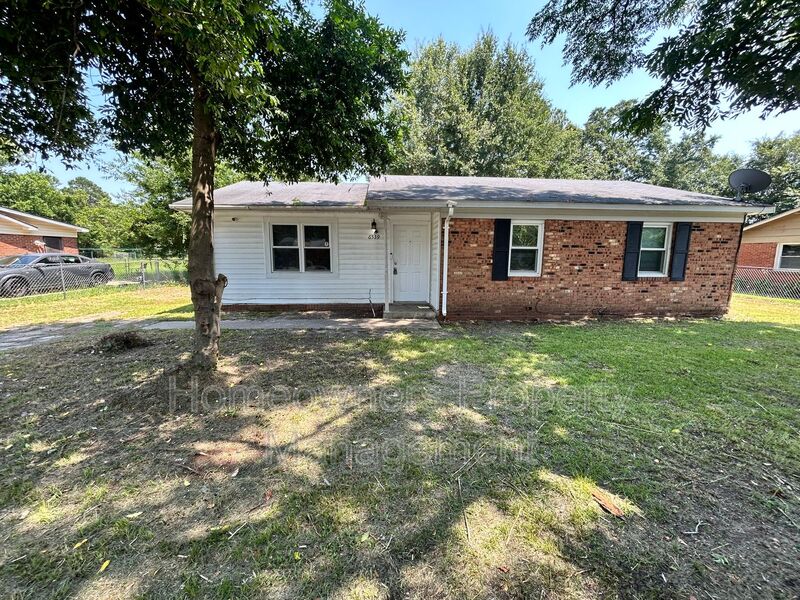 Fayetteville House: 6539 Amanda Circle