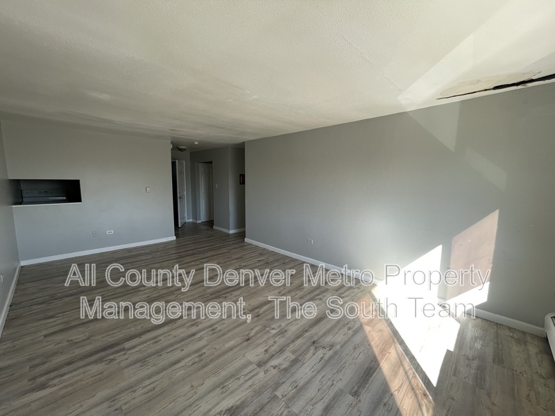 Aurora Condo: 1590 Clinton St