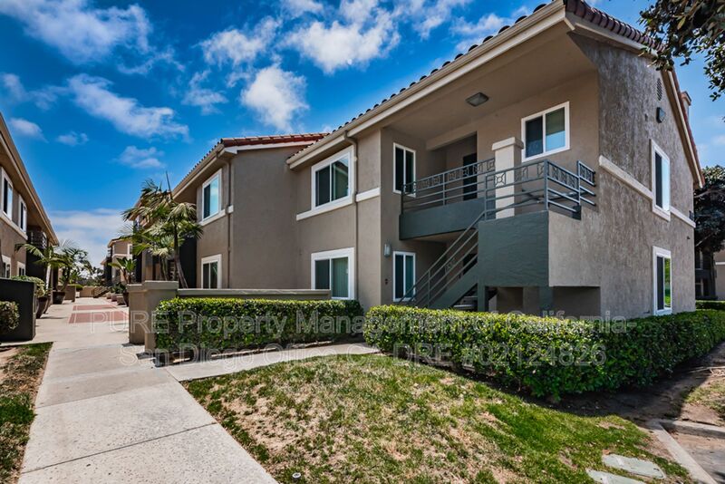 San Diego House: 7405 Charmant Dr.