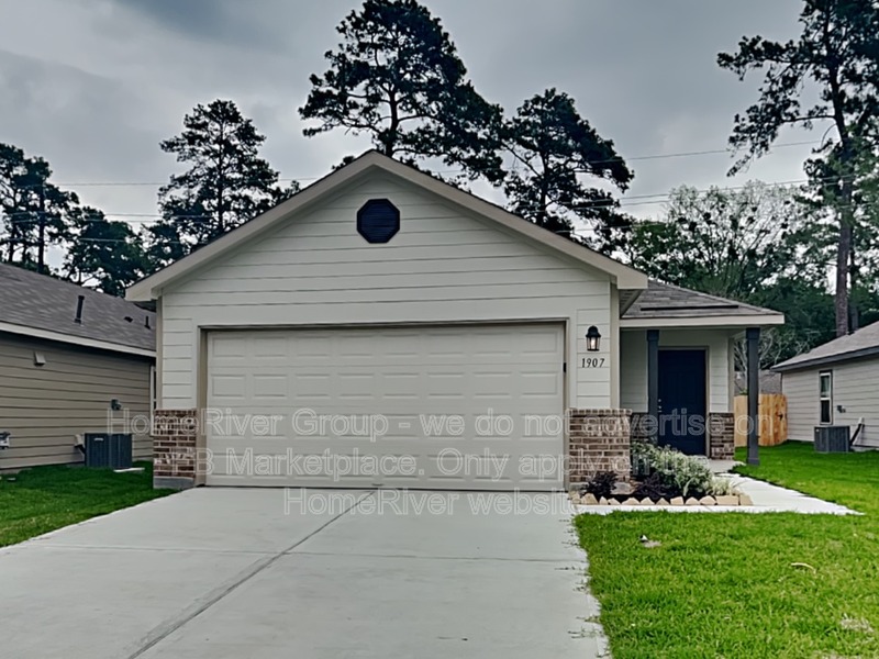 Houston House: 1907 Evening Breeze Ln