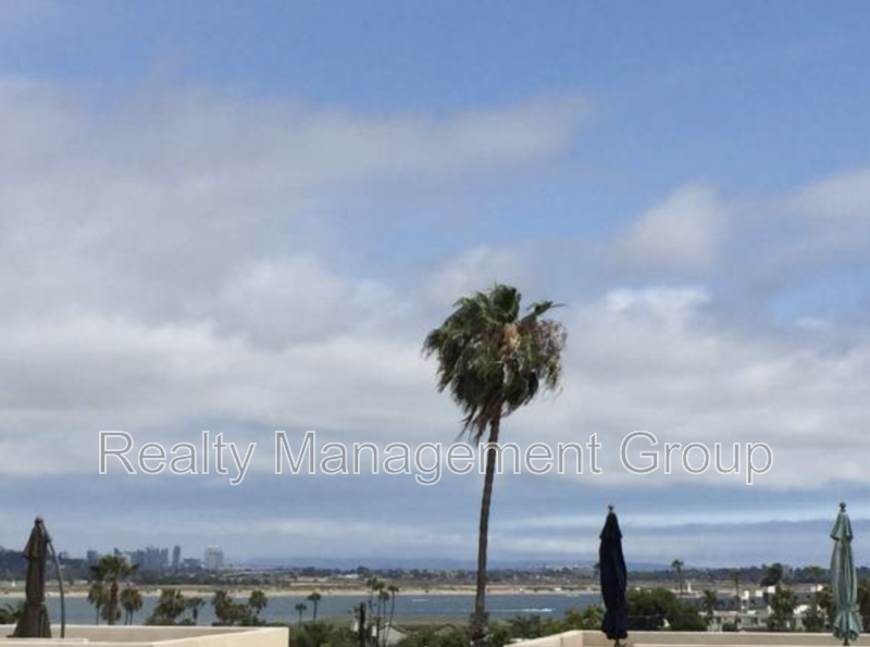 San Diego House: 2018 Hornblend Street
