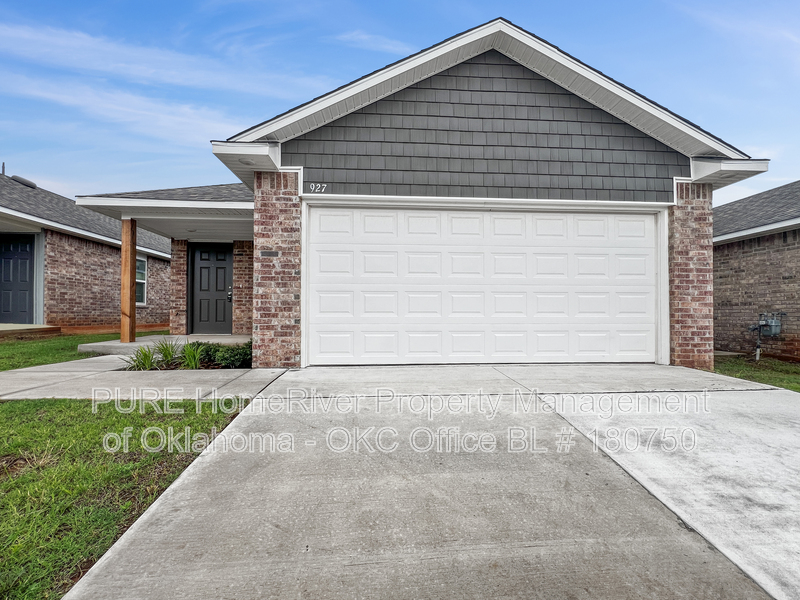 Chickasha House: 927 Hudson Rd