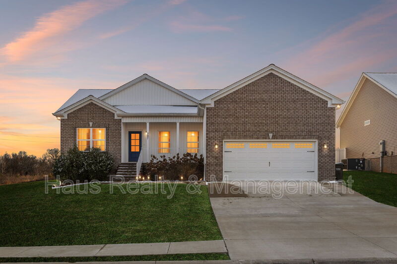 Hopkinsville House: 207 Bedford Ct