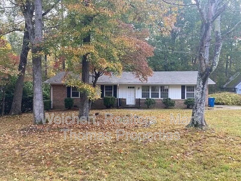 Durham House: 4126 Chaucer Drive