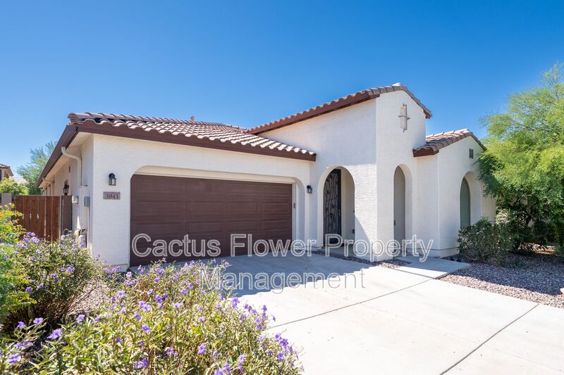 Gilbert House: 3943 E Ficus Way