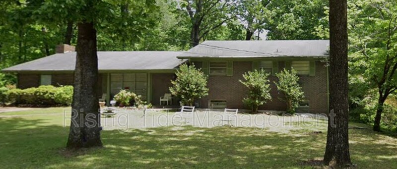 Center Point House: 2325 4th Pl NE