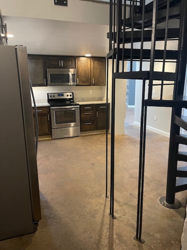 Davenport Condo: 402 E. 4th St. #507