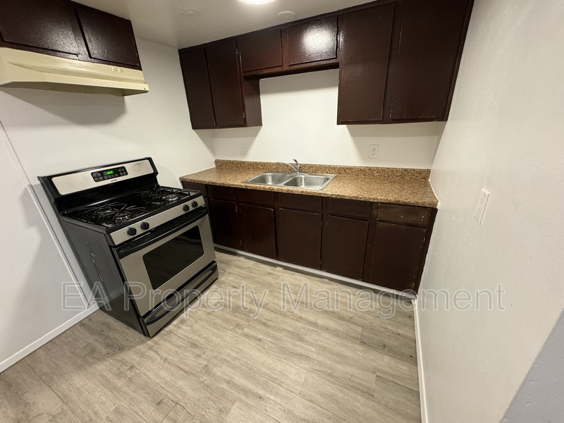 Albuquerque House: 117 40th St NW