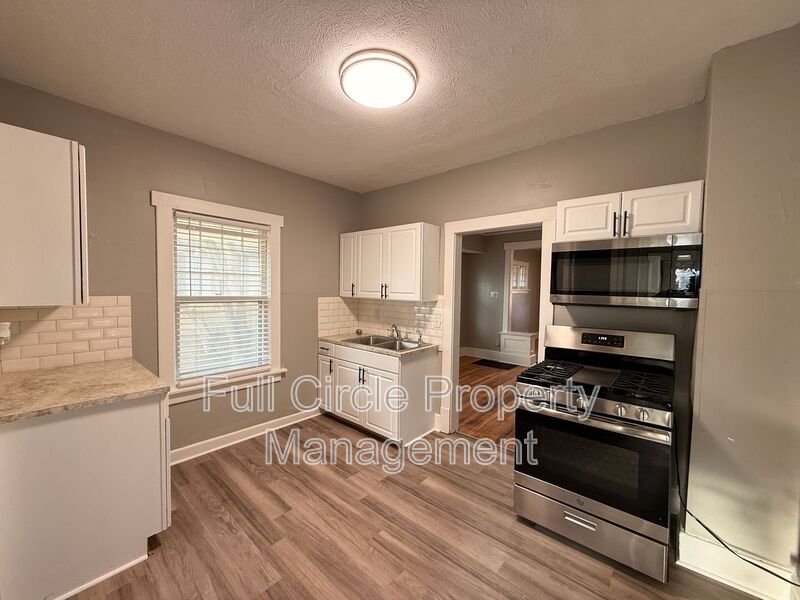 Omaha House: 6005 N 30th St