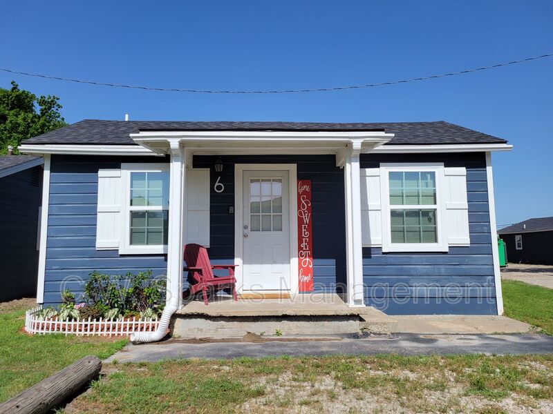 West Tawakoni House: 1901 E Hwy 276