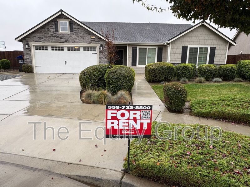 Visalia House: 4201 West Wren Ave