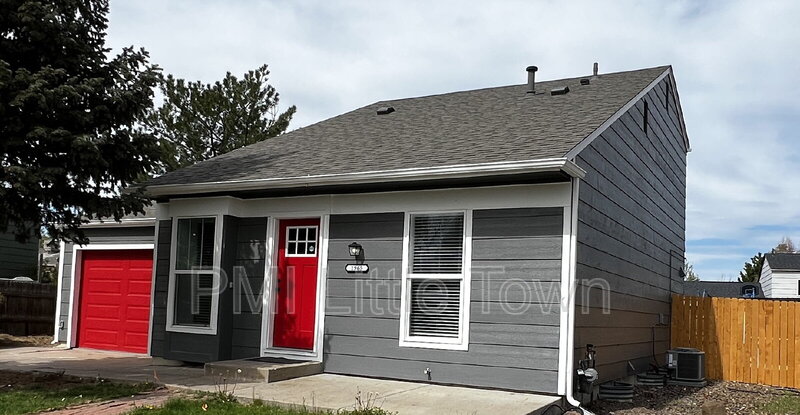 Aurora House: 1965 Cathay St