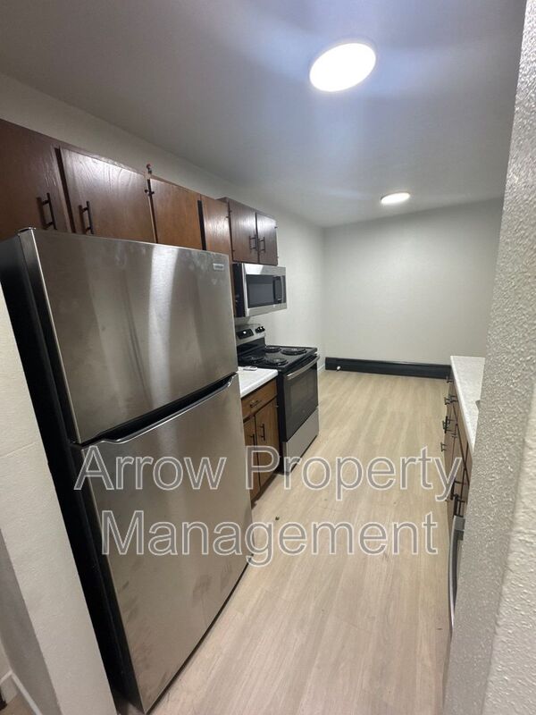 Bismarck House: 215 E Arbor-304C