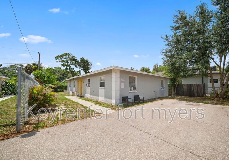 Fort Myers House: 322A Louise Ave