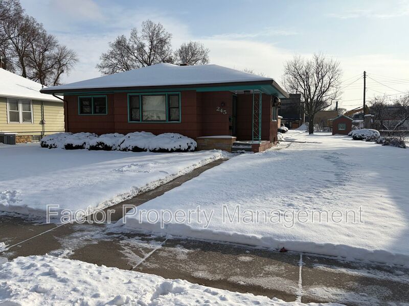 North Mankato House: 245 Wheeler Ave