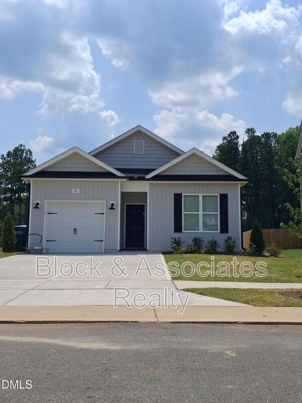 Clayton House: 87 Goldenrod Loop