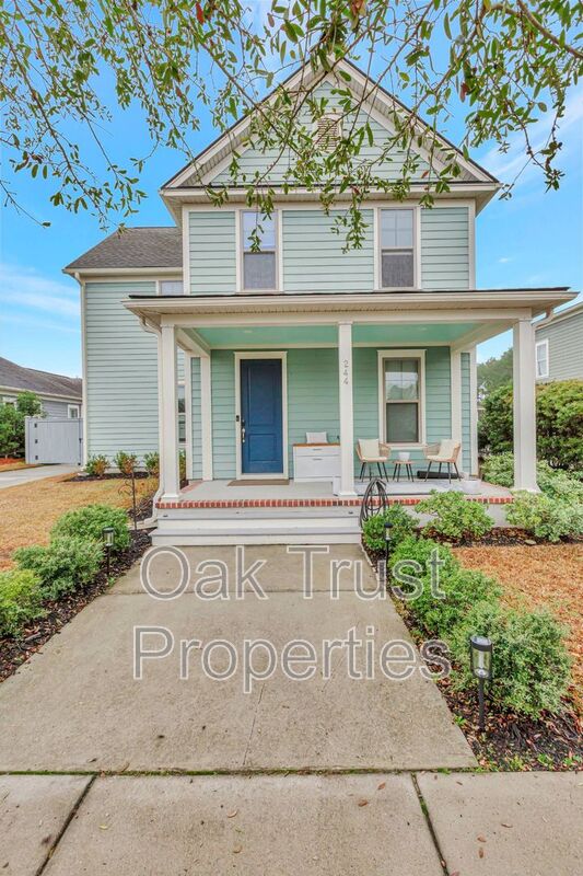 Summerville House: 244 Great Lawn Drive