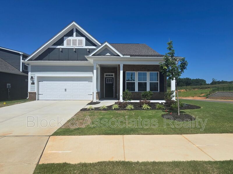 Jamestown House: 200 Mary Montrose