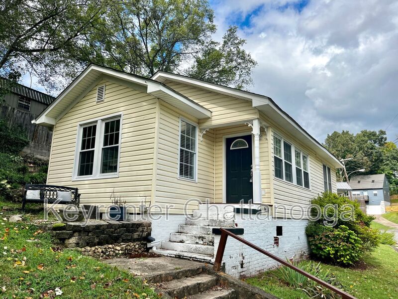 Chattanooga House: 904 Boylston St