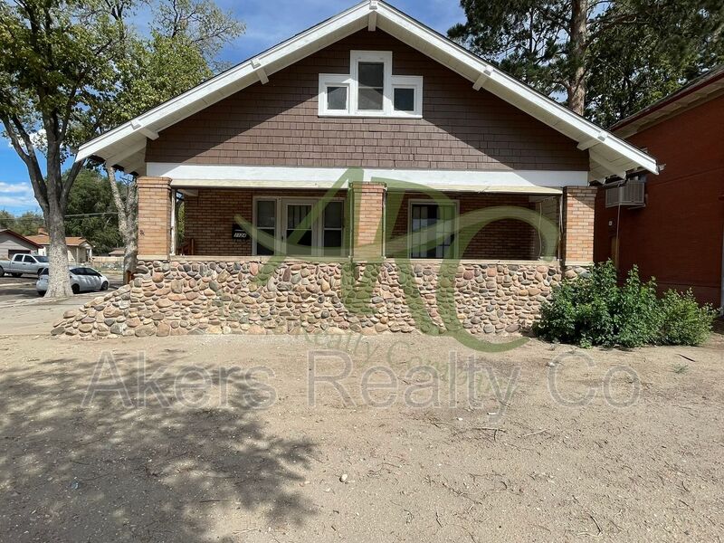 Pueblo House: 1124 Lake Ave