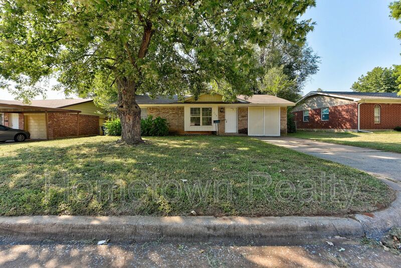 Midwest City House: 208 W Shadywood Drive
