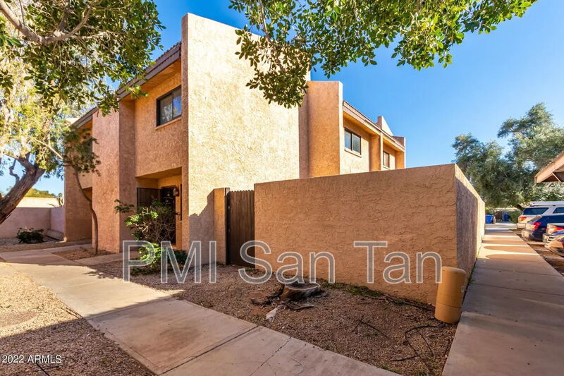 mesa Condo: 834 E Fountain St