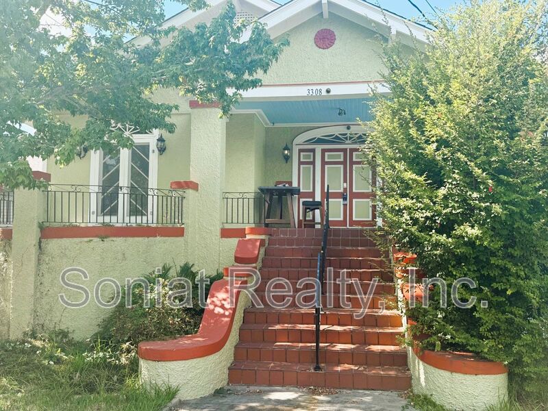 New Orleans House: 3308 Upperline St.