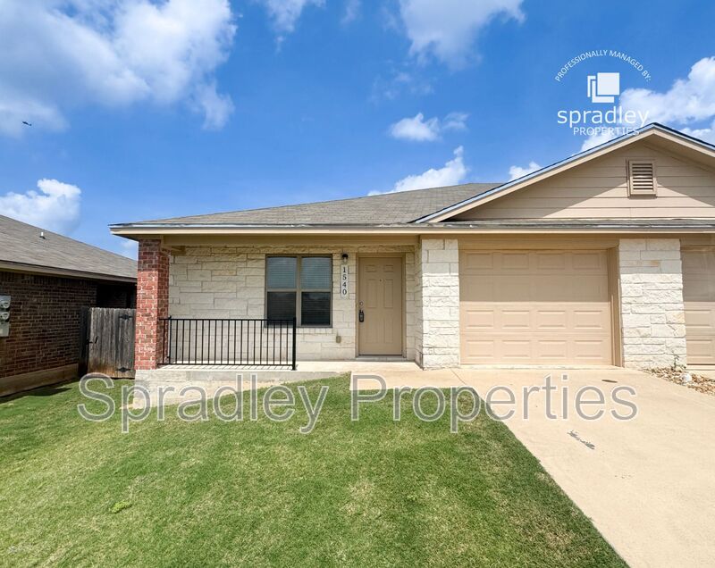 Belton Townhome: 1540 Chance Ct