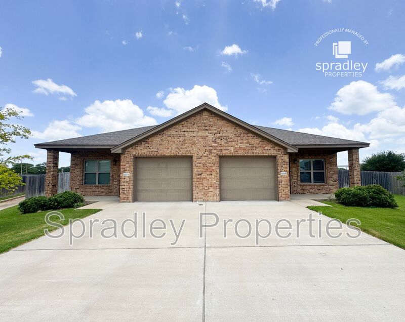 Troy Townhome: 1000B Sparrow Cove