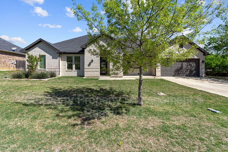 Roanoke House: 121 Cedar Lane