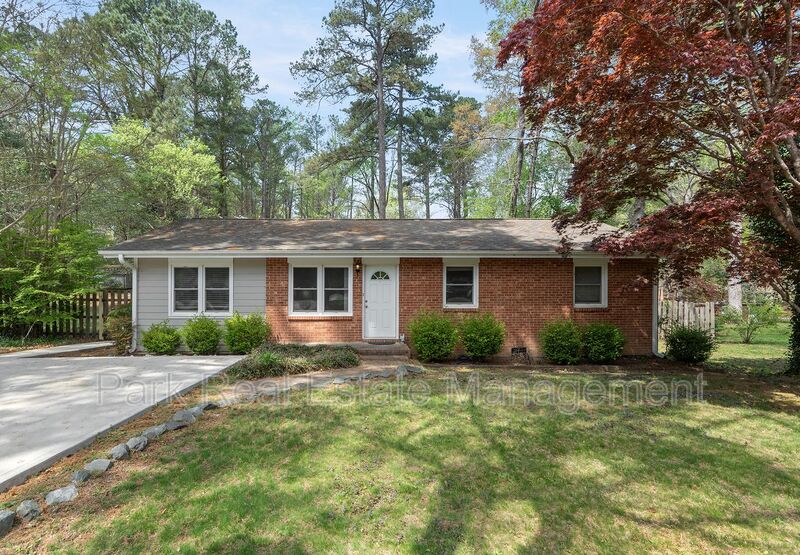 Chapel Hill House: 8907 Rollingwood Rd