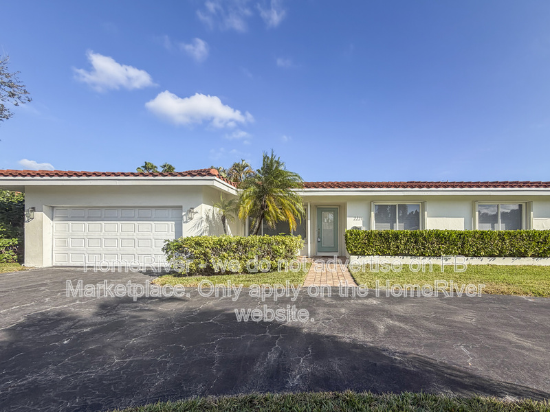 Lighthouse Point House: 2221 NE 32nd Ct