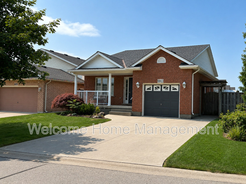 Niagara Falls House: 6913 Kelly Drive