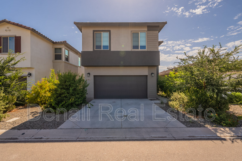 Mesa House: 4831 S Molly