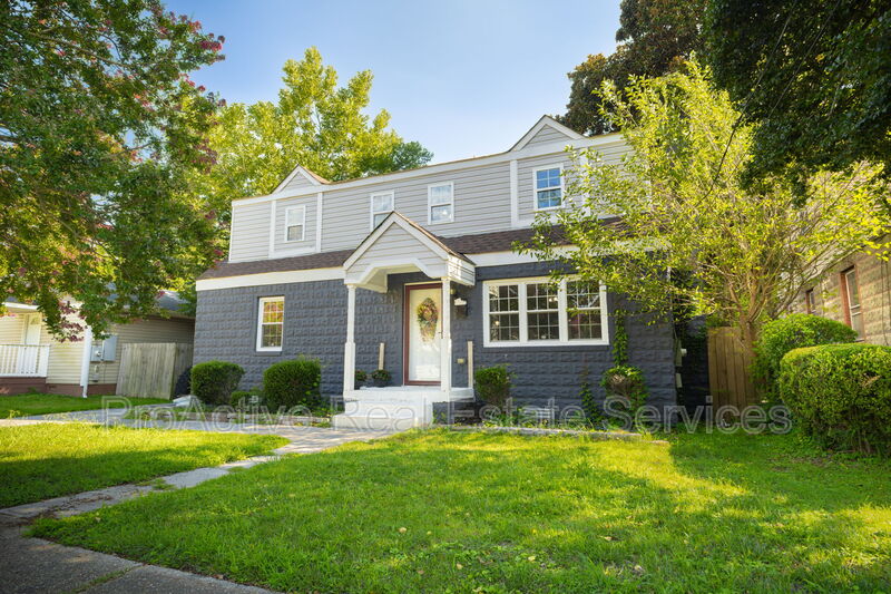 Norfolk House: 1065 Lindenwood aave