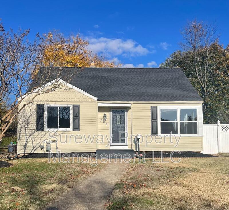 Runnemede House: 208 Knight Ave