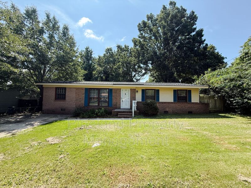 Fayetteville House: 7220 Ainsley Street