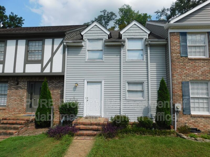 Pelham House: 755 Cahaba Manor Trail
