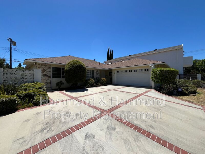 Northridge House: 16944 Superior St.