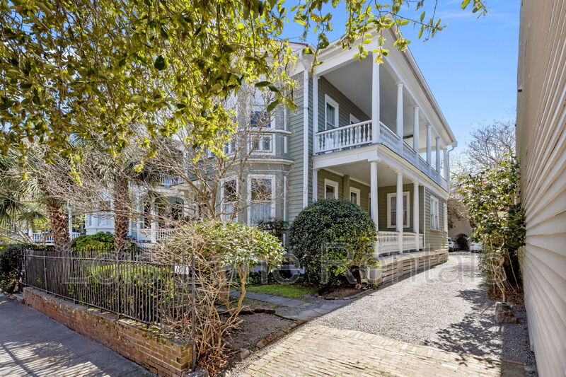 Charleston House: 139 1/2 Broad Street
