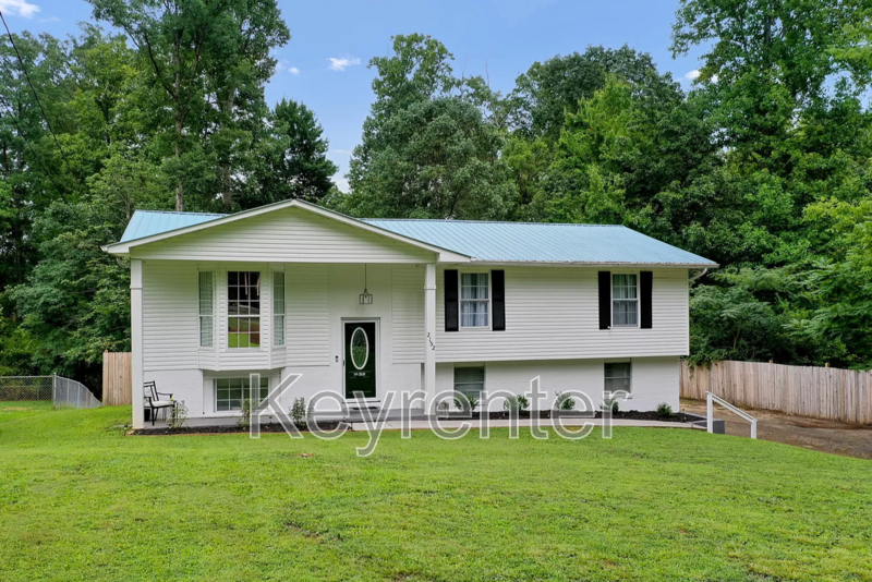 Maryville House: 2152 Ridgecrest Dr.