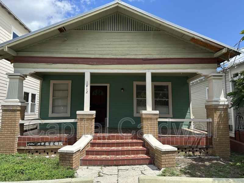 Tampa House: 1812 E Columbus Dr