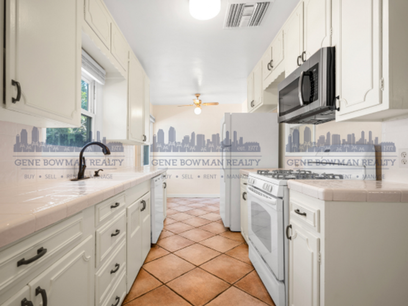 San Diego House: 6129 Pembroke Dr