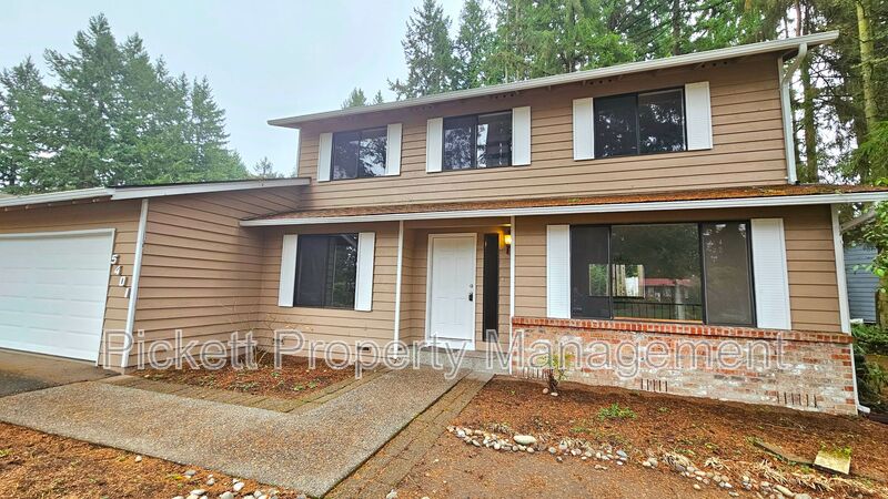Bremerton House: 5401 Pineridge Drive NE